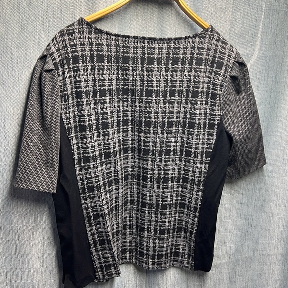 🇺🇸 Vince Camuto short sleeve blouse size medium - Picture 6 of 8